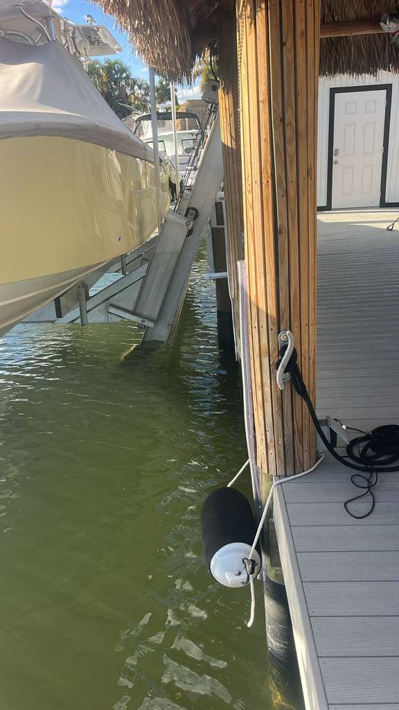 Boat lift de cuatro puntos de 40,000 libras para yates en South Florida